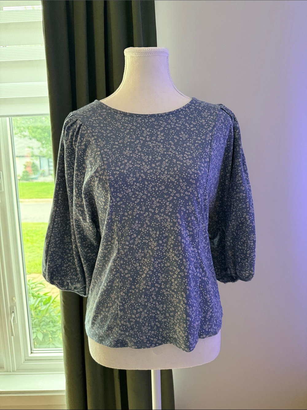 RW&CO. women's small Blue Floral Puff-Sleeve Long Sleeve Top